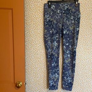 Fabletics Powerhold Leggings in Floral